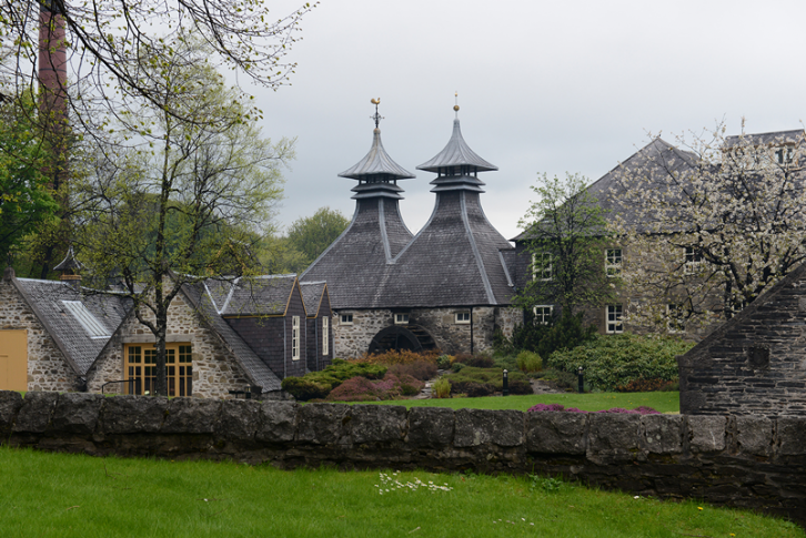 Ups. Hier sollte ein Bild einer Brennerei in Schottland erscheinen 